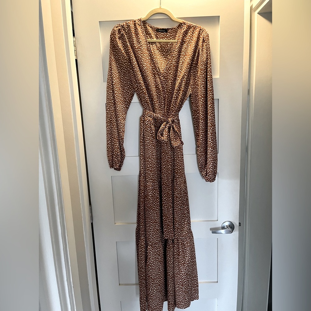Women’s Brown and White long sleeved dress